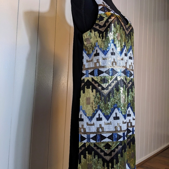 EVERLY CLAUDIA SEQUINED DRESS SIZE (M) - Picture 4 of 10